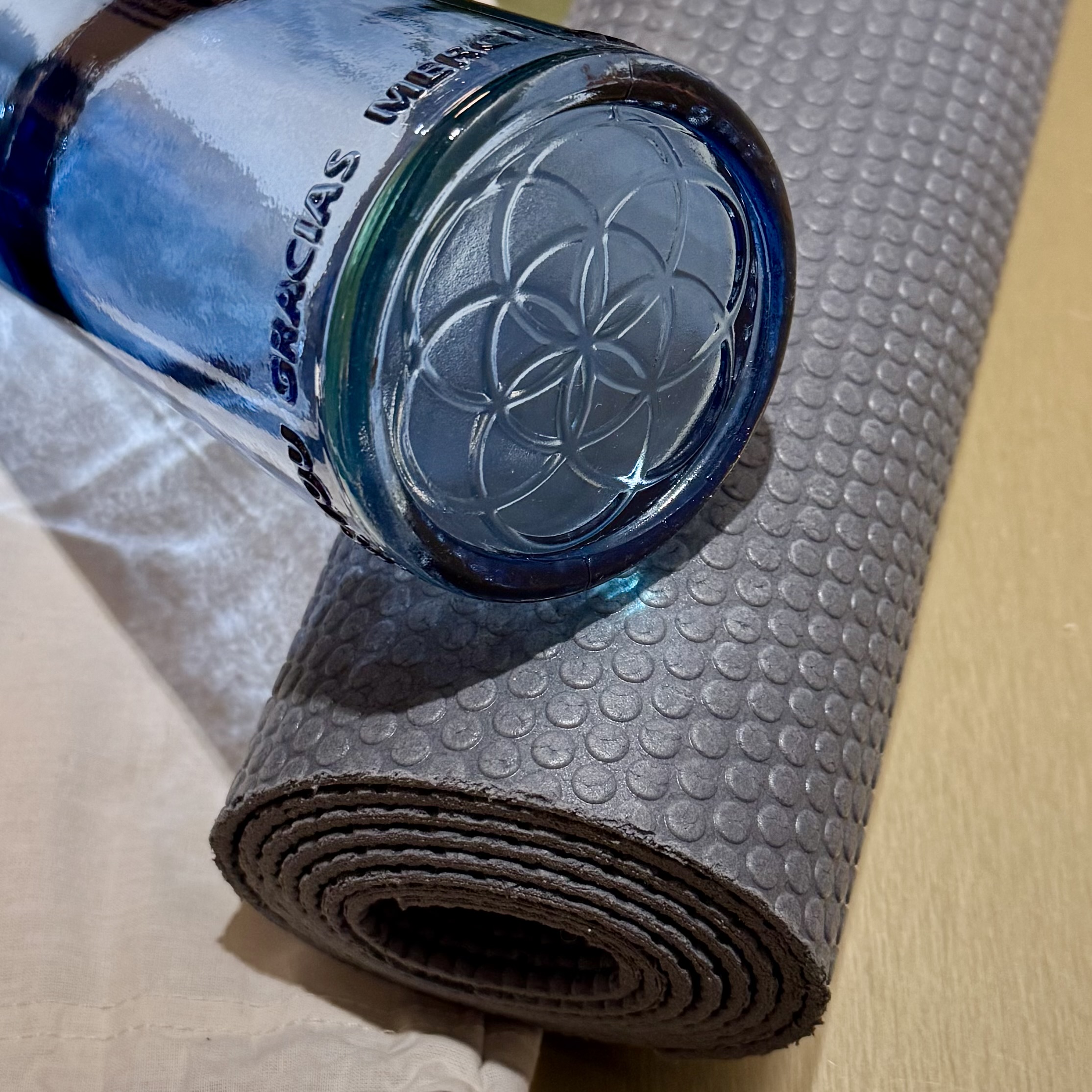 OmWater – Glasflasche für belebtes Wasser 1,2L - Bild 2